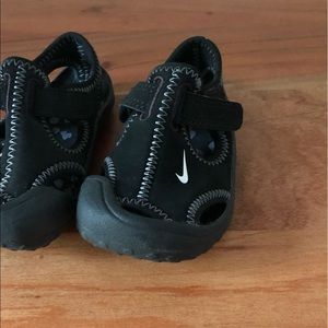 Nike water shoes toddler size 6